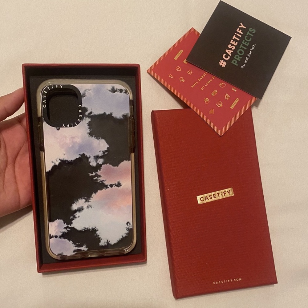CLOUDS CASETIFY CASE IPHONE 11